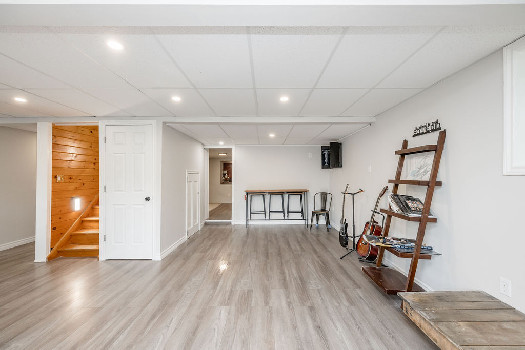 4454 Rosalyn Drive