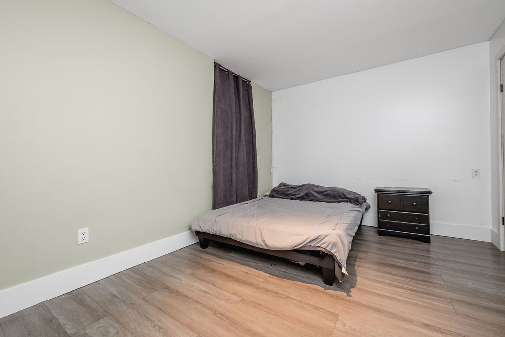 4454 Rosalyn Drive