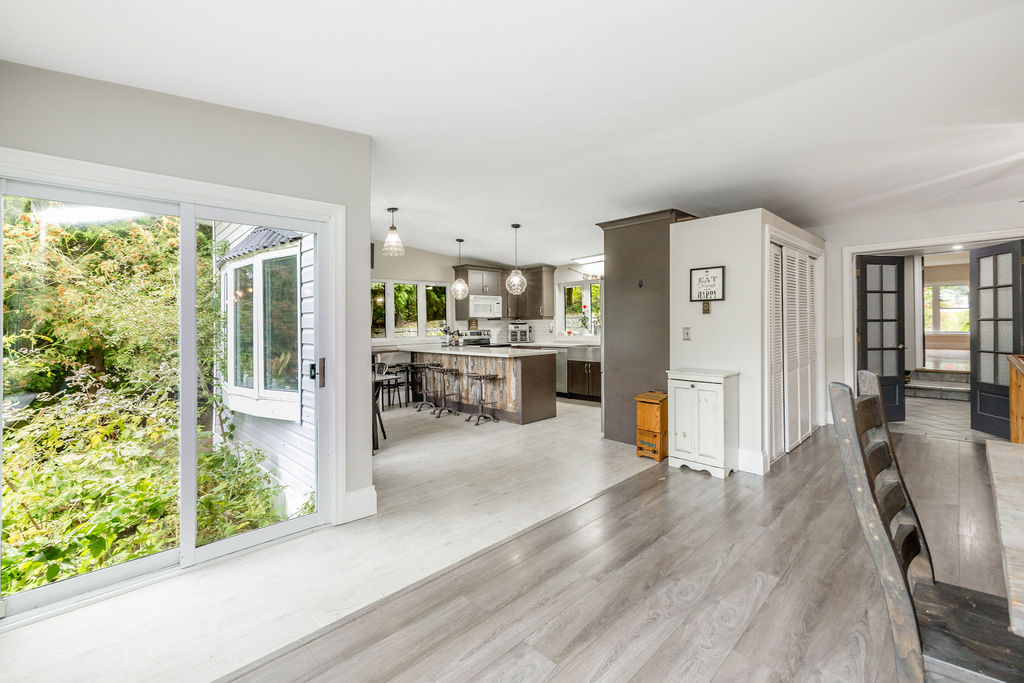 4454 Rosalyn Drive