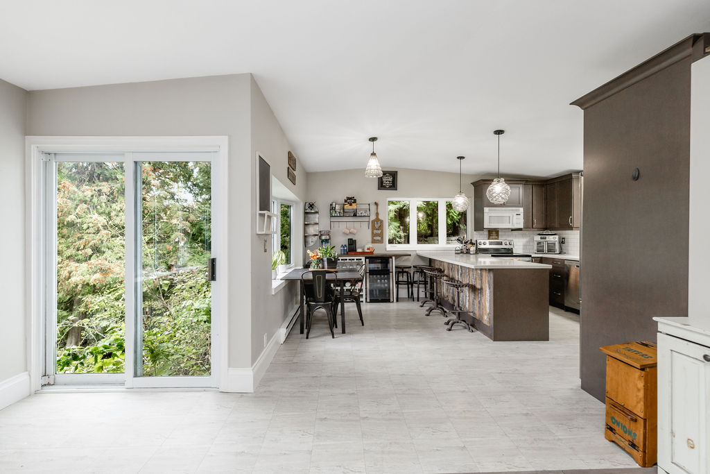 4454 Rosalyn Drive