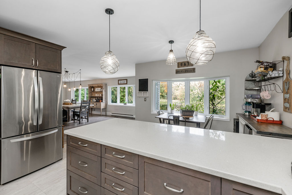 4454 Rosalyn Drive