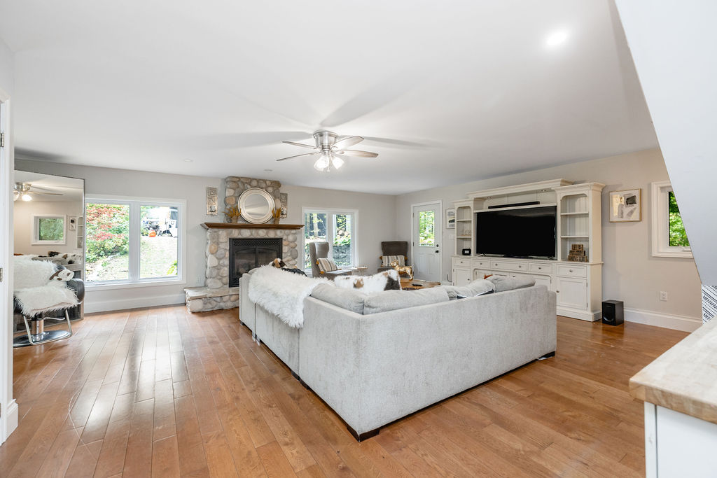 4454 Rosalyn Drive