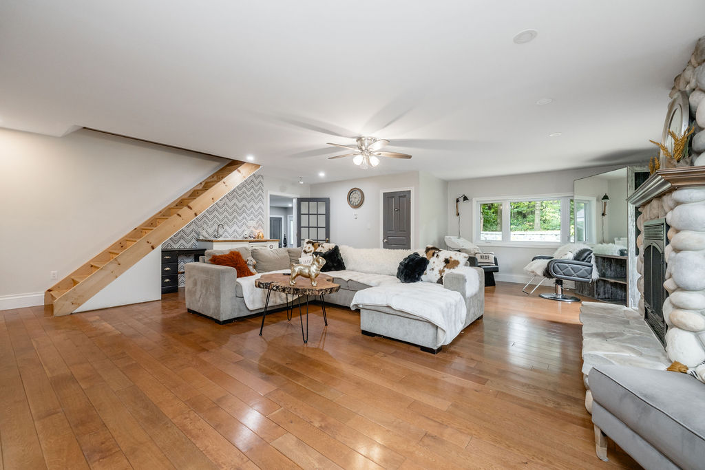 4454 Rosalyn Drive