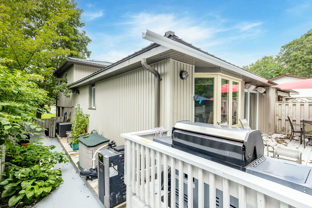 6 Ashdale Court