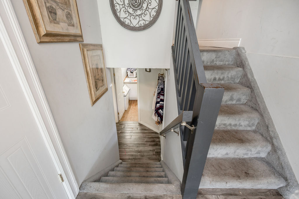 6 Ashdale Court