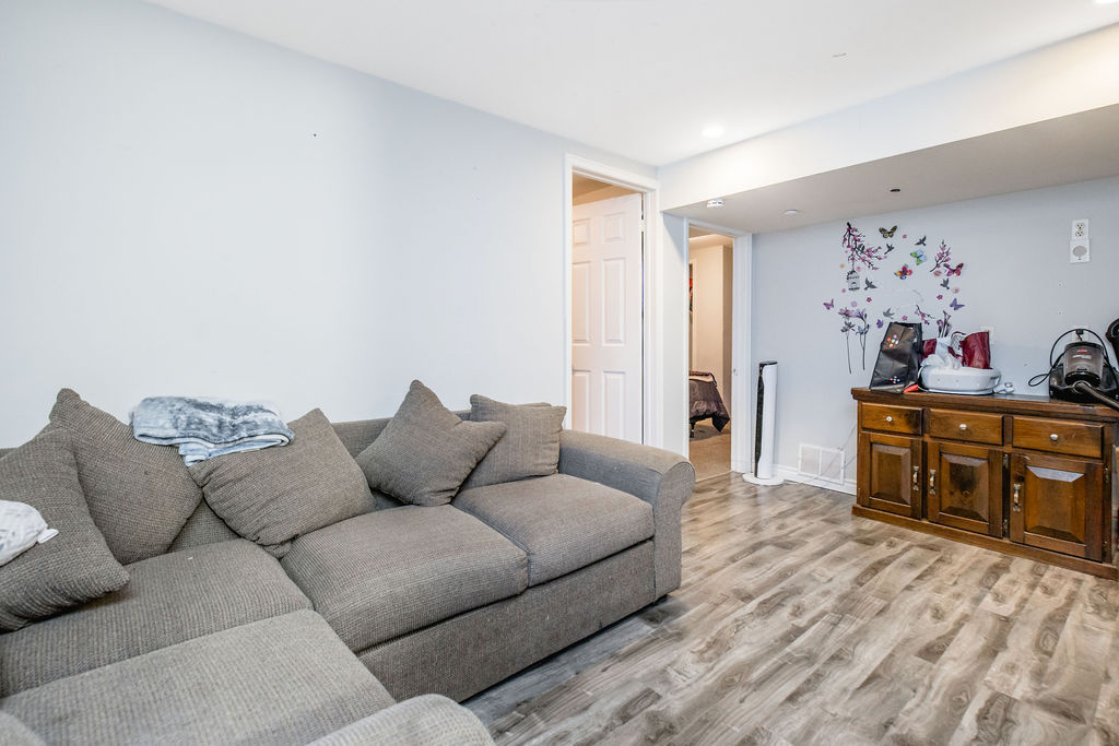 6 Ashdale Court