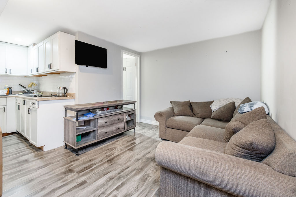 6 Ashdale Court